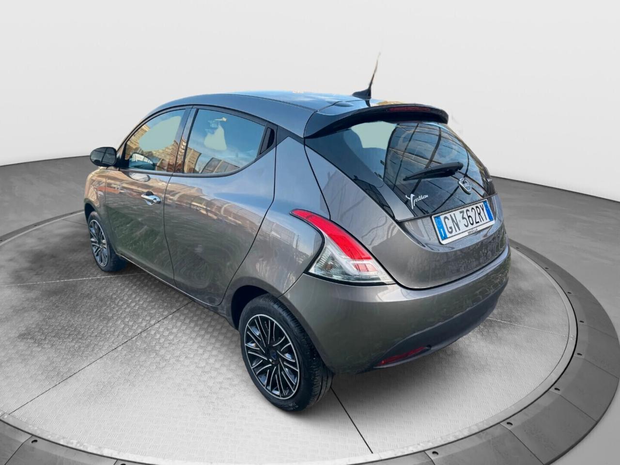 Lancia Ypsilon 1.0cc 70cv Hybrid Silver Plus