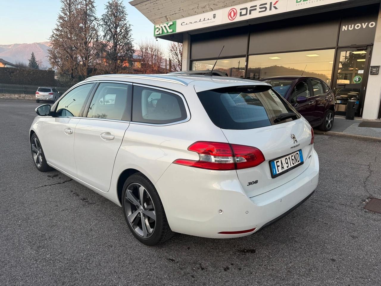 Peugeot 308 BlueHDi 120 S&S EAT6 SW Allure