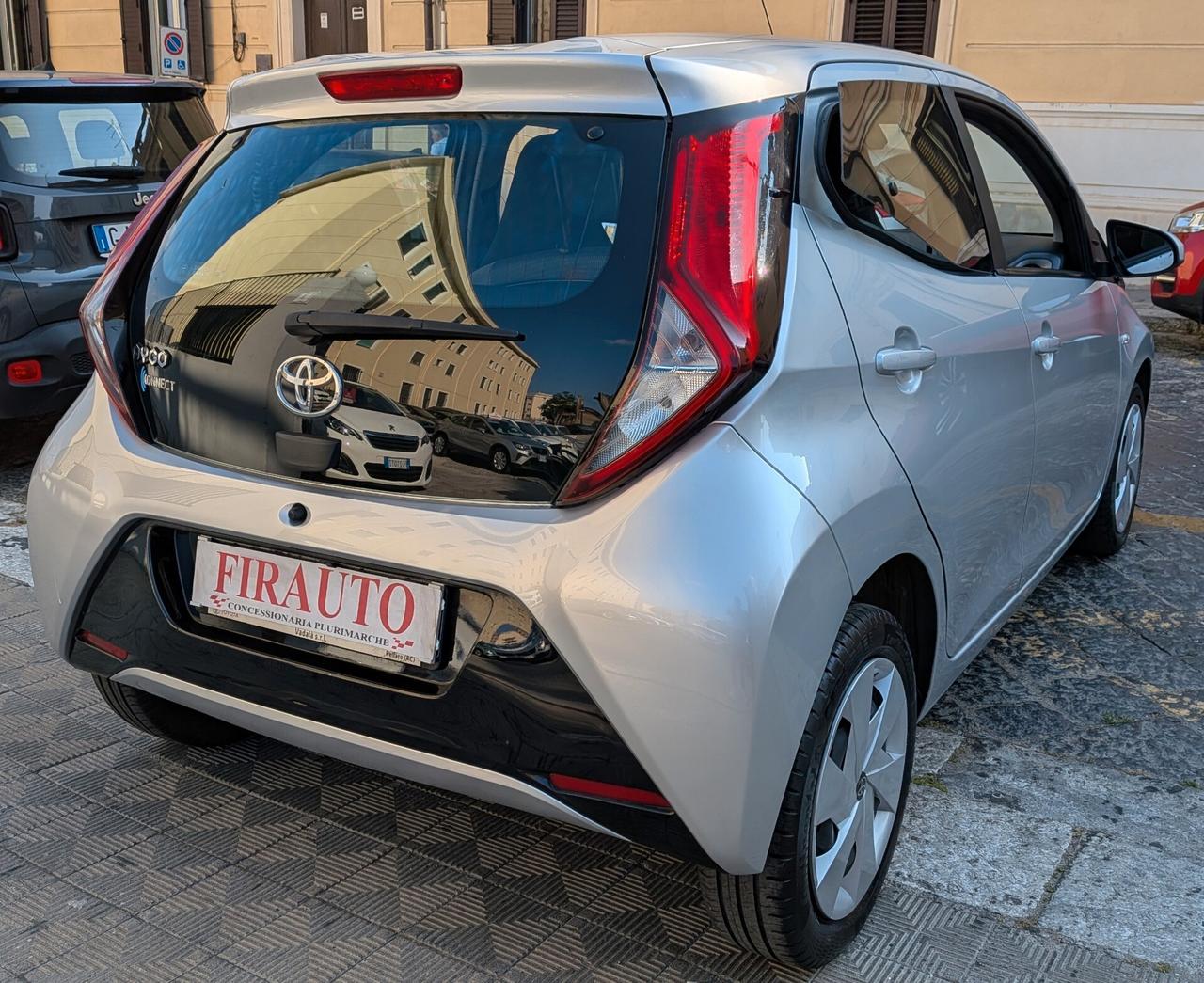 Toyota Aygo Connect 1.0 VVT-i 72 CV 5 porte x-cool
