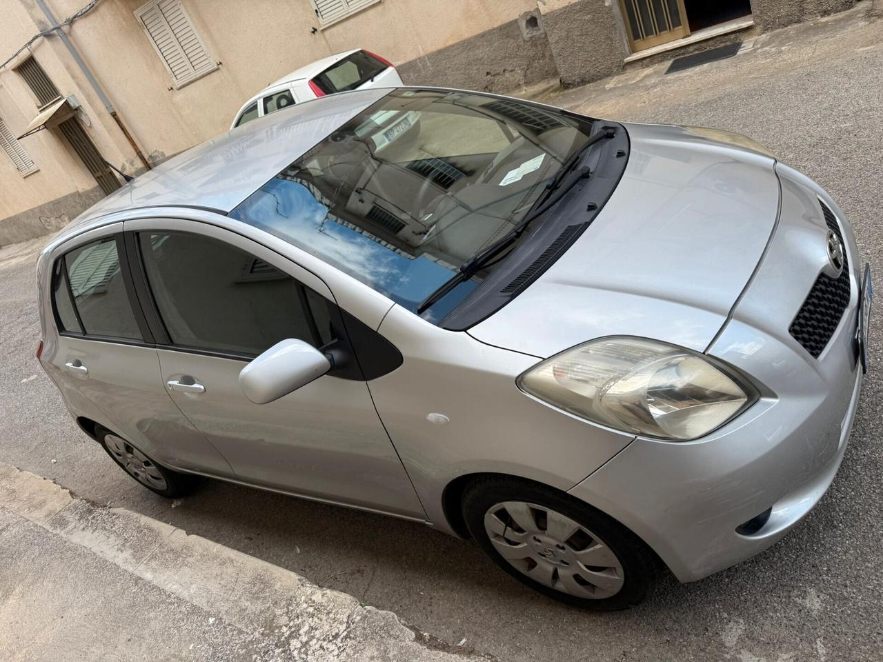 Toyota Yaris 1.3 5 porte Luna