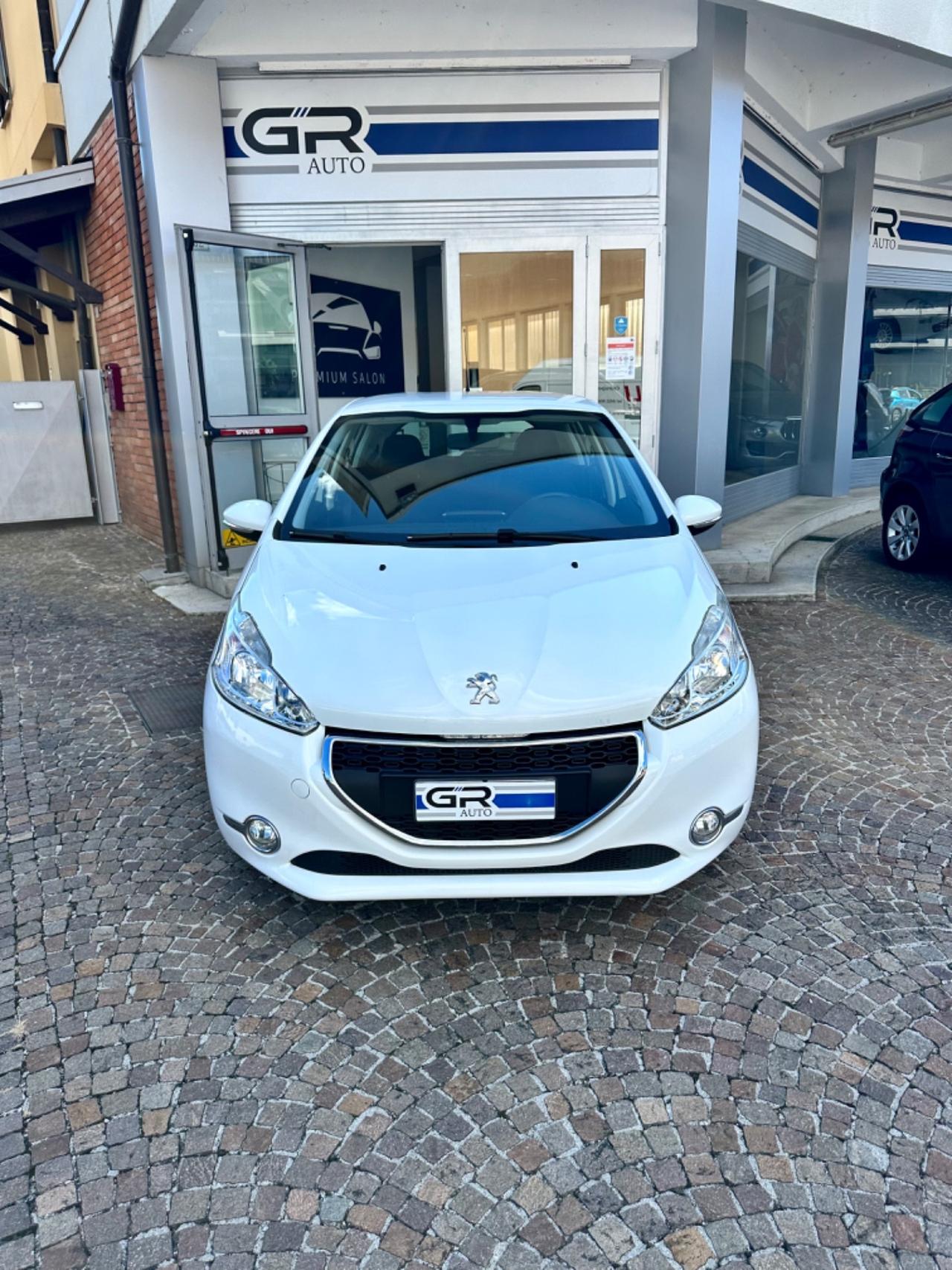 Peugeot 208 1.2Bz 82 CV 5P - Neopatentati