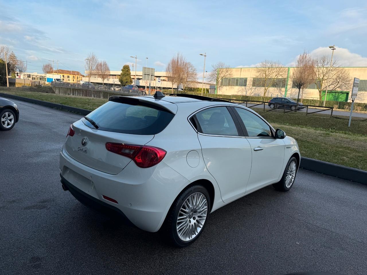 Alfa Romeo Giulietta 1.4 Turbo Full Optional Neopatentati
