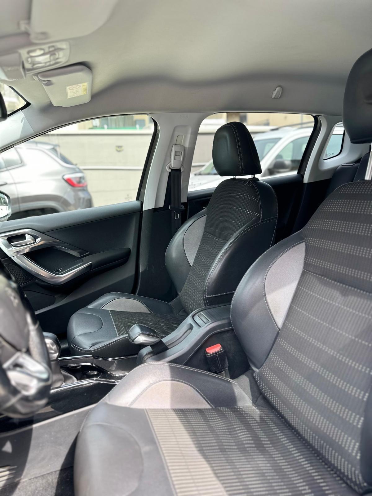 Peugeot 2008 BlueHDi 100 S&S Black Matt