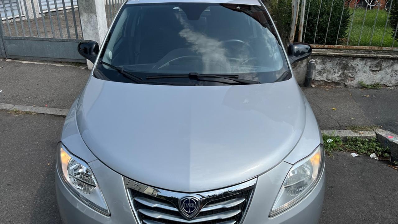 Lancia Ypsilon 1.2 69 CV Unyca