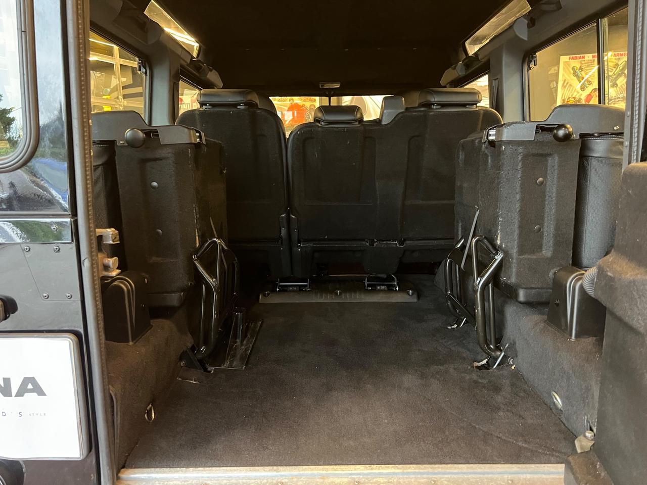 Land Rover Defender 110 2.4 TD4 Station Wagon SE