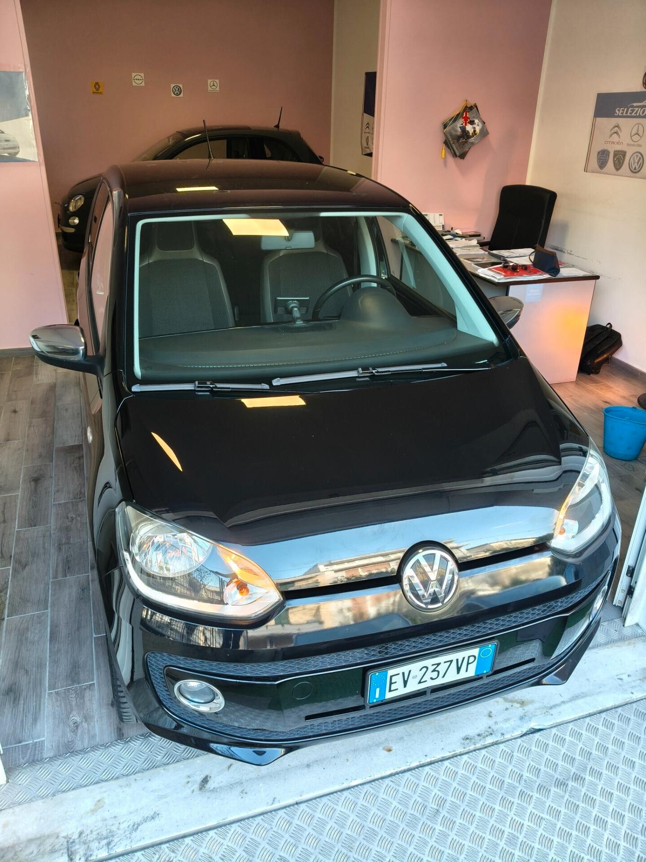 VOLKSWAGEN UP 1000 A METANO FULL OPTIONAL
