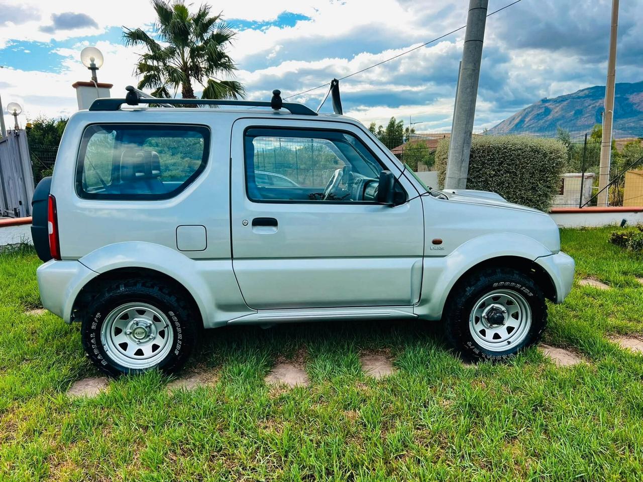 SUZUKI JIMNY 1.5 DIESEL 4X4 ANNO 2005 CON GANCIO TRAINO