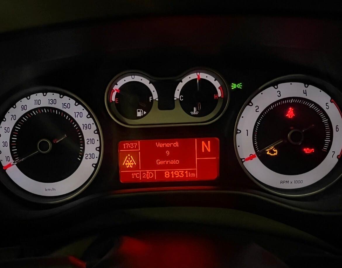 FIAT 500 LOUNGE 1.3 MJT 84CV NAVI CAMBIO AUTOMATICO TETTO PANORAMICO CERCHI DA 17 OK NEOPATENTATI