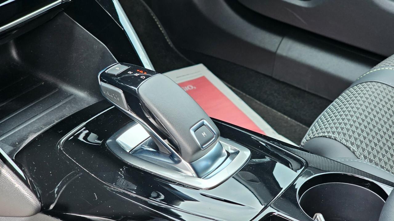 Peugeot 2008 PureTech 130cv S&S EAT8 GT