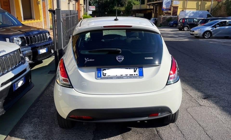 Lancia Ypsilon 1.0 Hybrid Silver - 2020