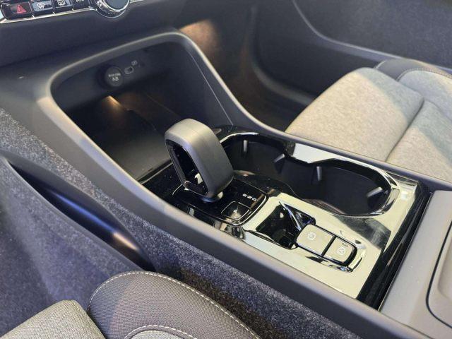 VOLVO XC40 B3 PLUS DARK AUTOMATICA KM0