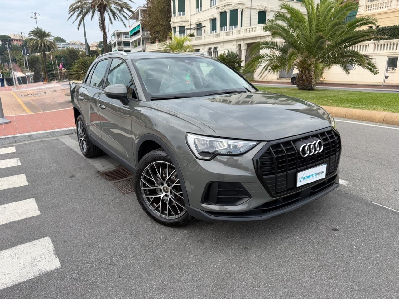 Audi Q3 45 TFSI e S tronic Business