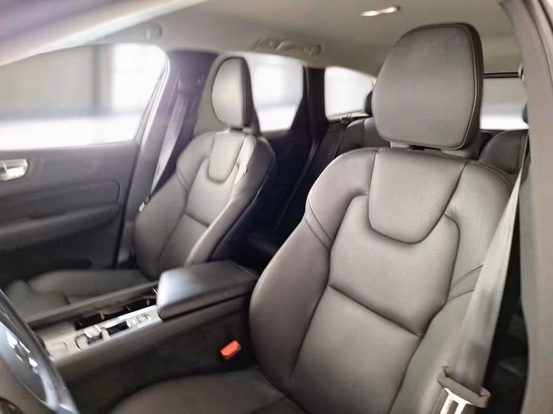 VOLVO XC60 B4 D AUTOMATICO PLUS DARK SUV