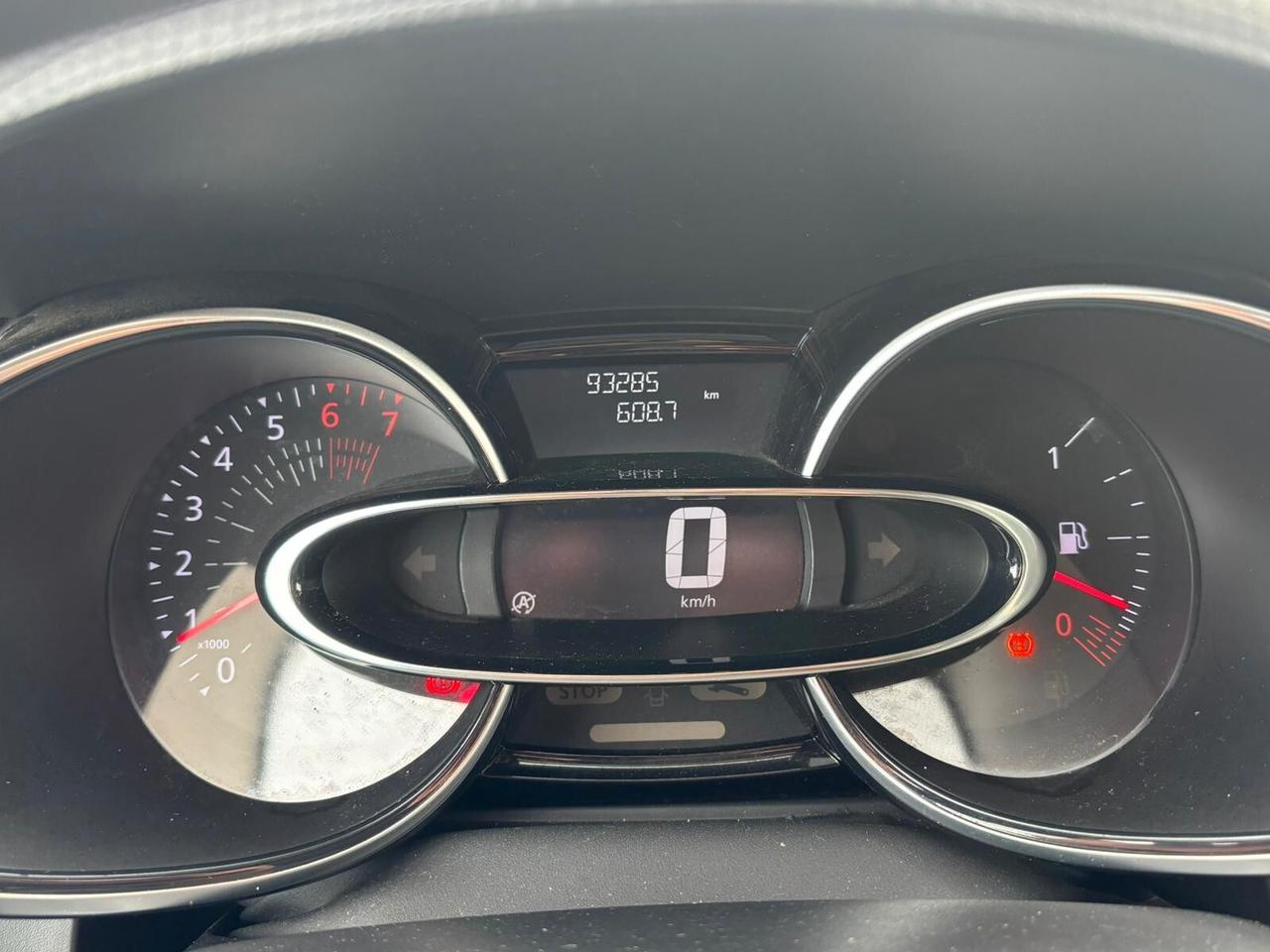 Renault Clio TCe 12V 90 CV 5 porte Moschino