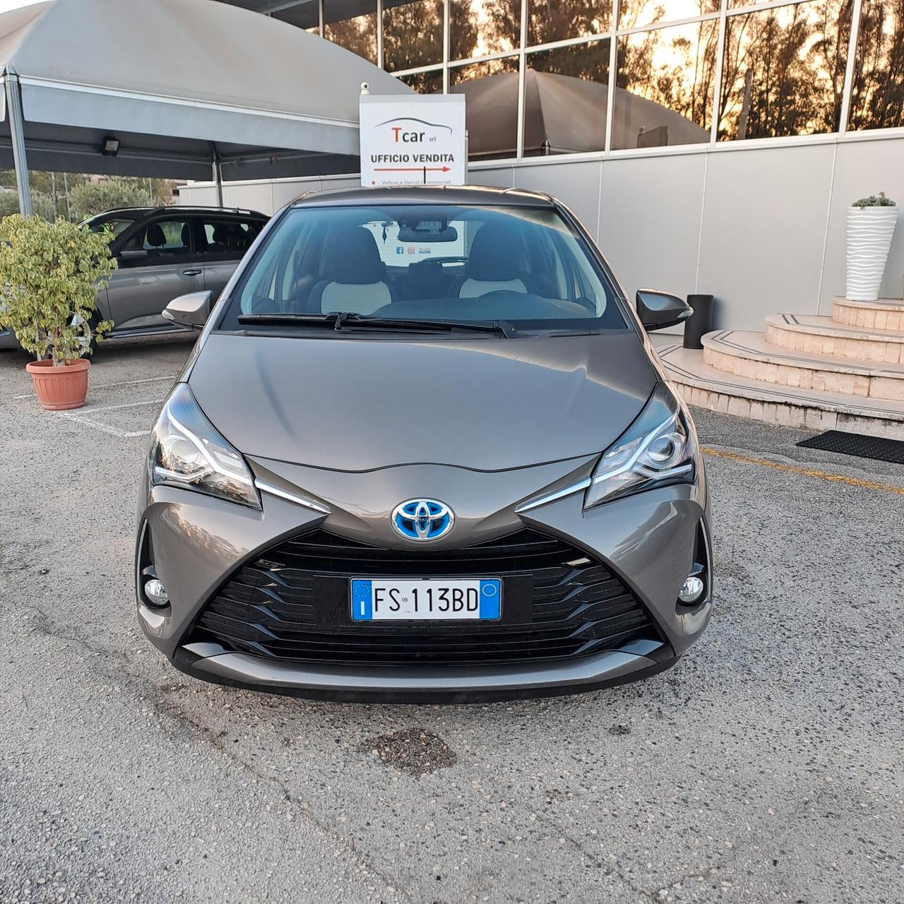 Toyota Yaris 1.5 Hybrid 73cv Business