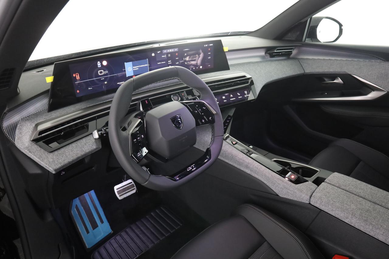 PEUGEOT 5008 3ª serie 5008 Hybrid 145 e-DCS6 GT