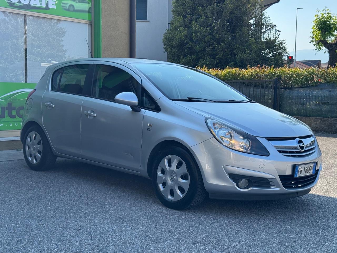 Opel Corsa 1.2 5 porte 85CV NEOPATENTATI