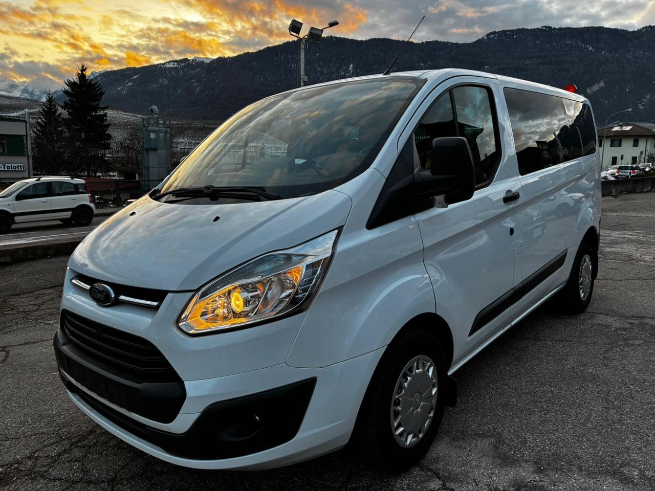 FORD TRANSIT CUSTOM 2.2 TDCi 9 POSTI