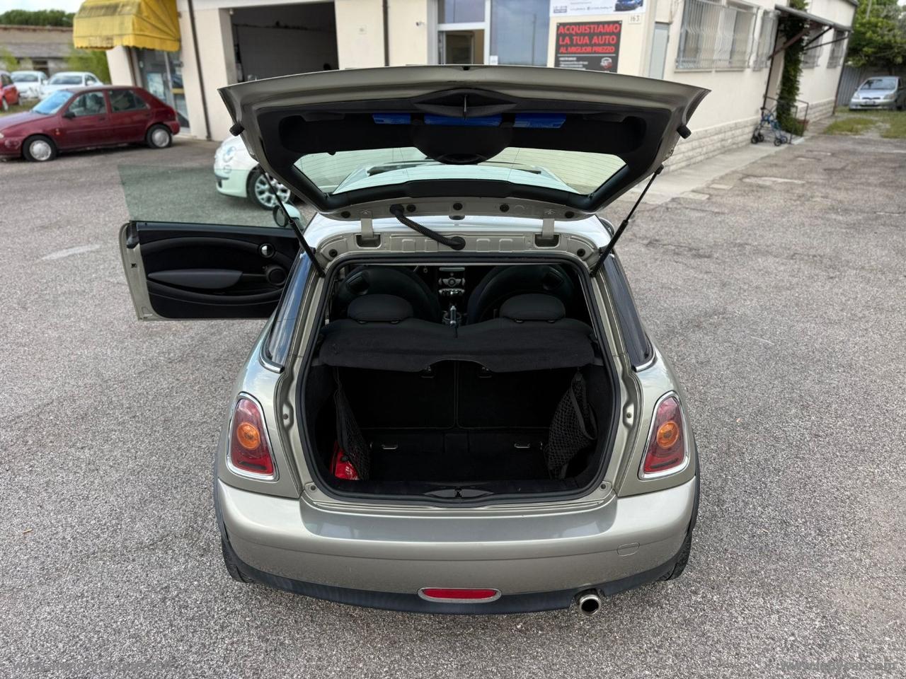 MINI 1.6 16V COOPER D
