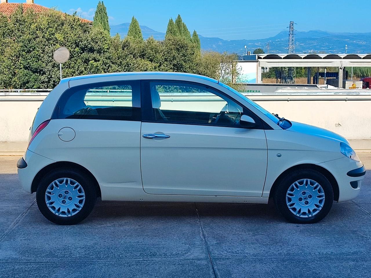 Lancia Ypsilon 1.2 16V Oro