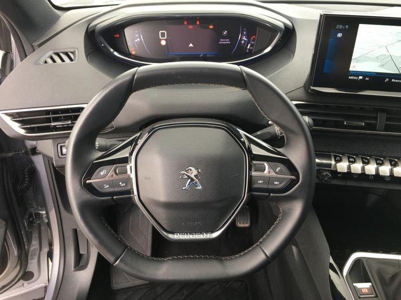 Peugeot 3008 PureTech Turbo 130 Allure Pack NAVI+KEYLESS 17 MILA KM