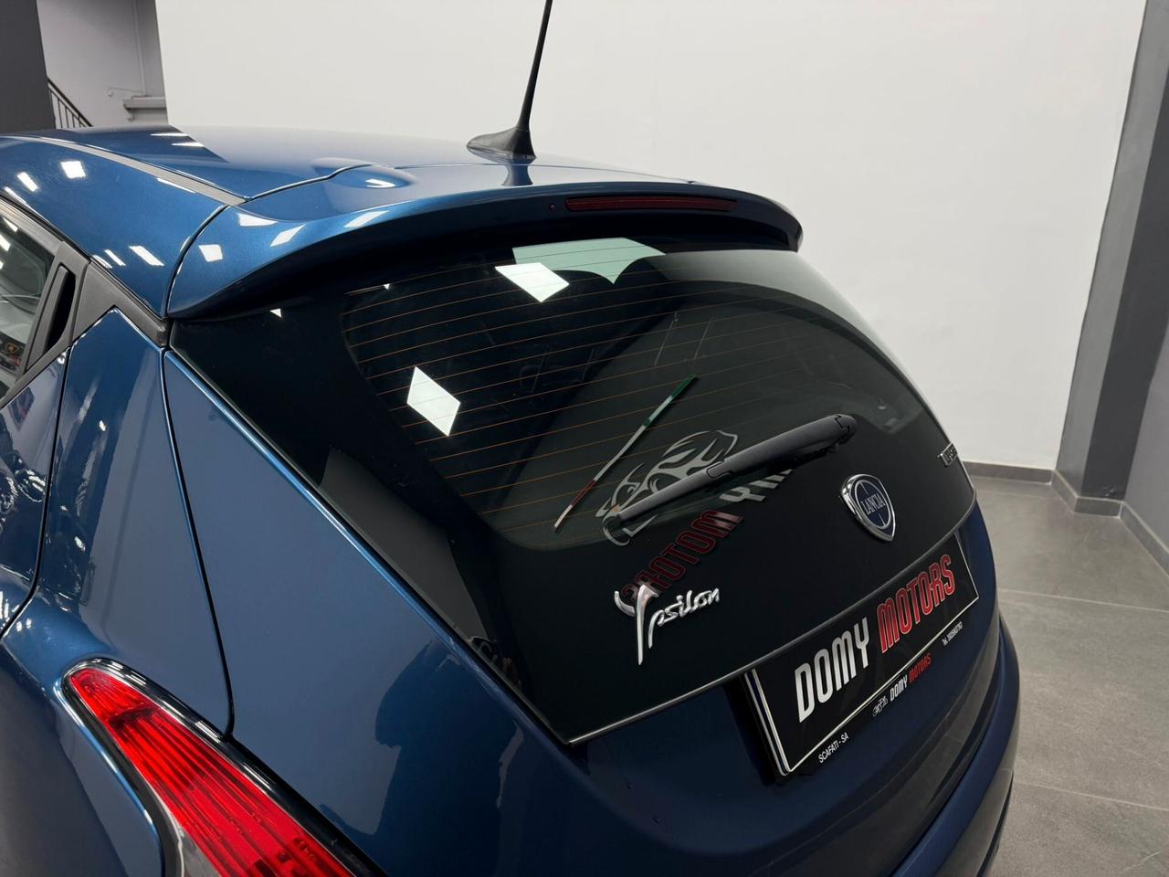 Lancia Ypsilon 1.0 FireFly 5 porte S&S Hybrid Ecochic Silver