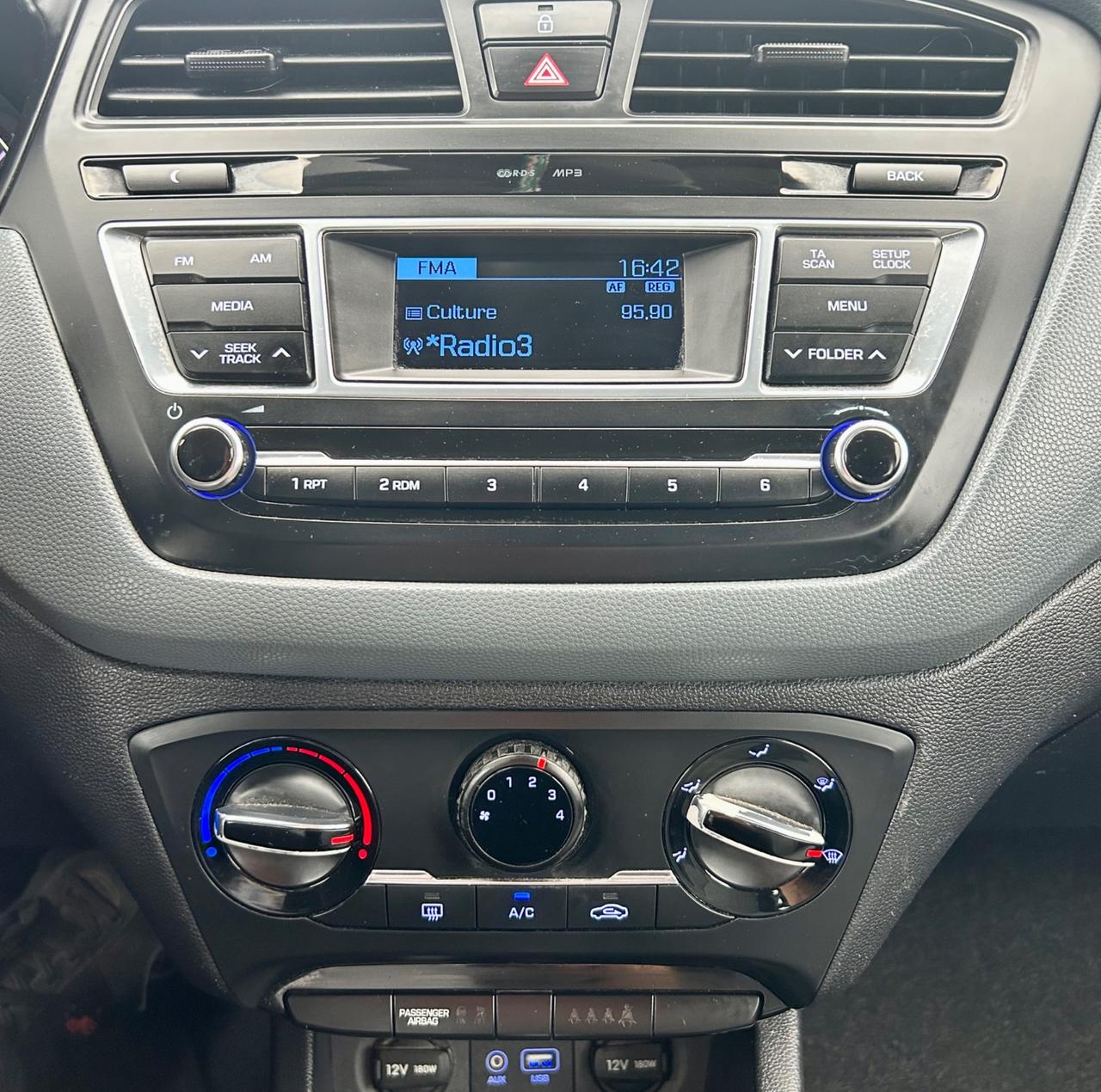 Hyundai i20 CRDi 5p EURO 6 Neopatentati 2015