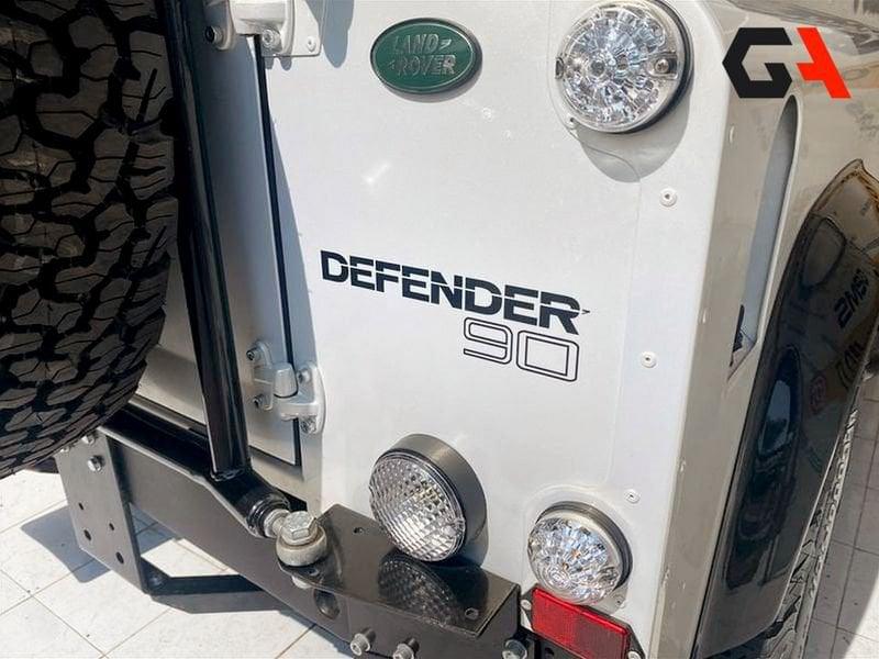 Land Rover Defender 90 2.0