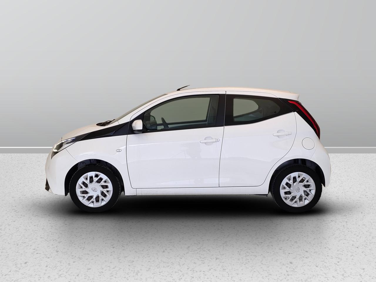 TOYOTA Aygo II 2018 5p - Aygo 5p 1.0 x-play 72cv