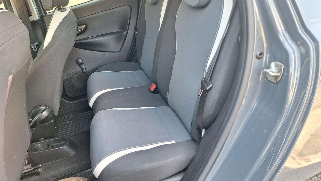 Lancia Ypsilon 0.9 TwinAir 85 CV 5 porte Metano Ecochic Elefantino