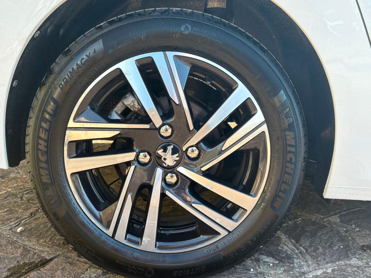 Peugeot 208 PureTech 100 Evolution