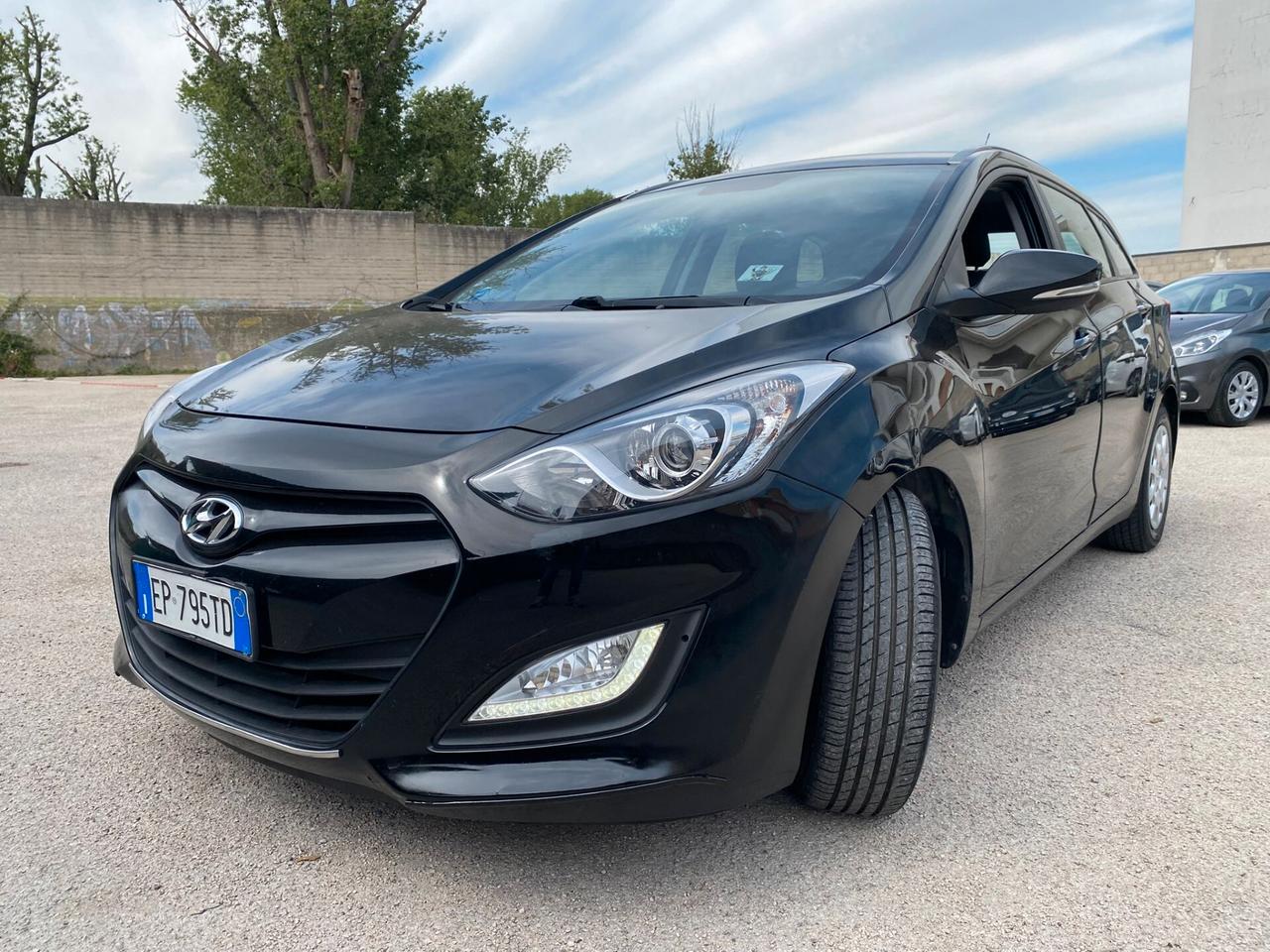 Hyundai i30 1.6 CRDi 5p. 110cv full opt nuova 2013