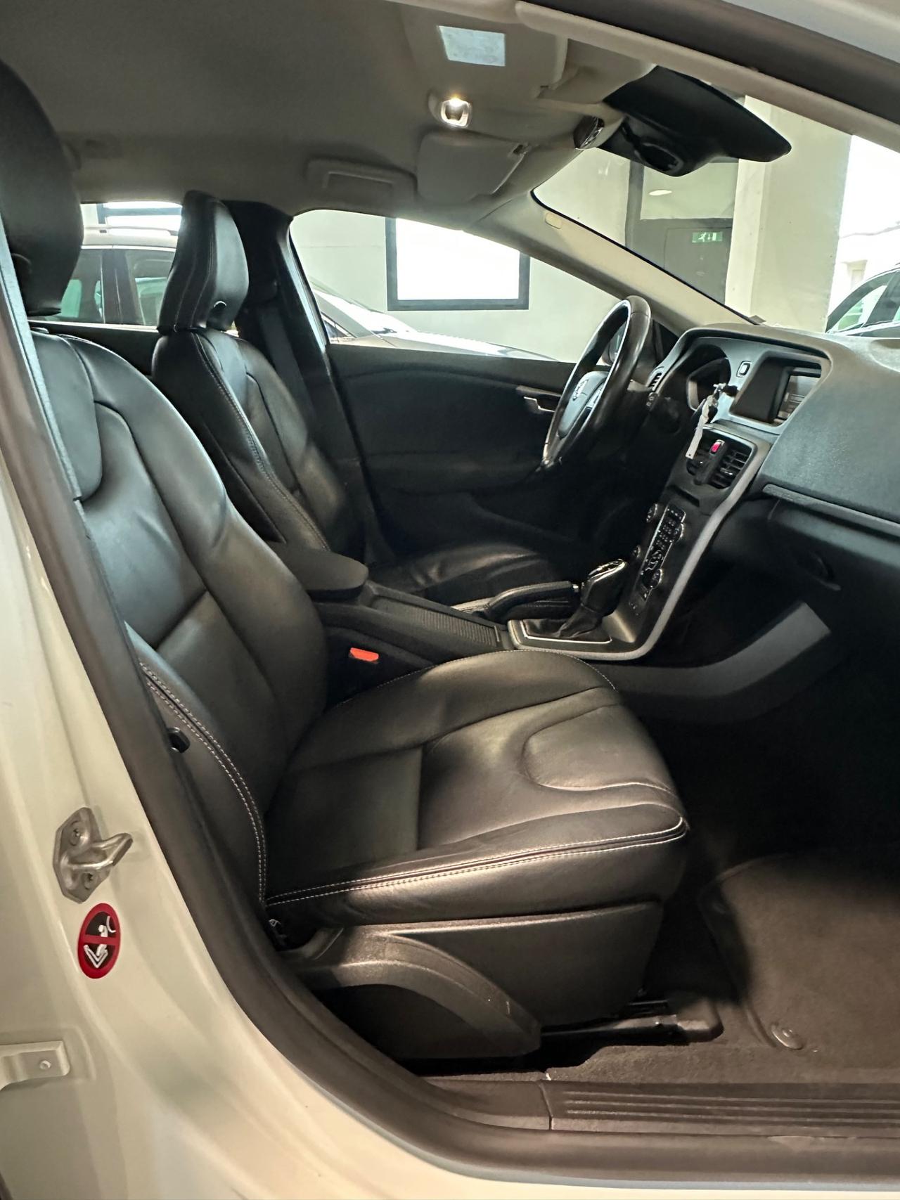 Volvo V40 Cross Country D2 1.6 Powershift Momentum N1