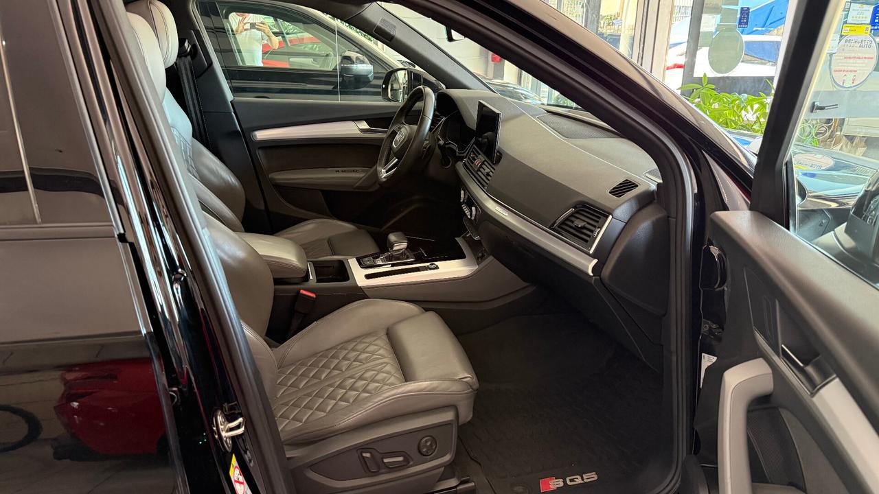 AUDI SQ5 SPORTBACK TETTO IDENTITY BLACK
