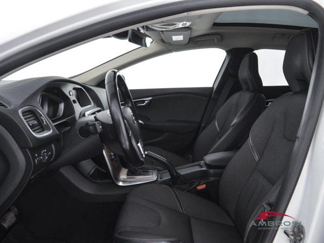 VOLVO V40 Cross Country D2 Geartronic Momentum - AUTOCARRO N1 - PER OPERAT