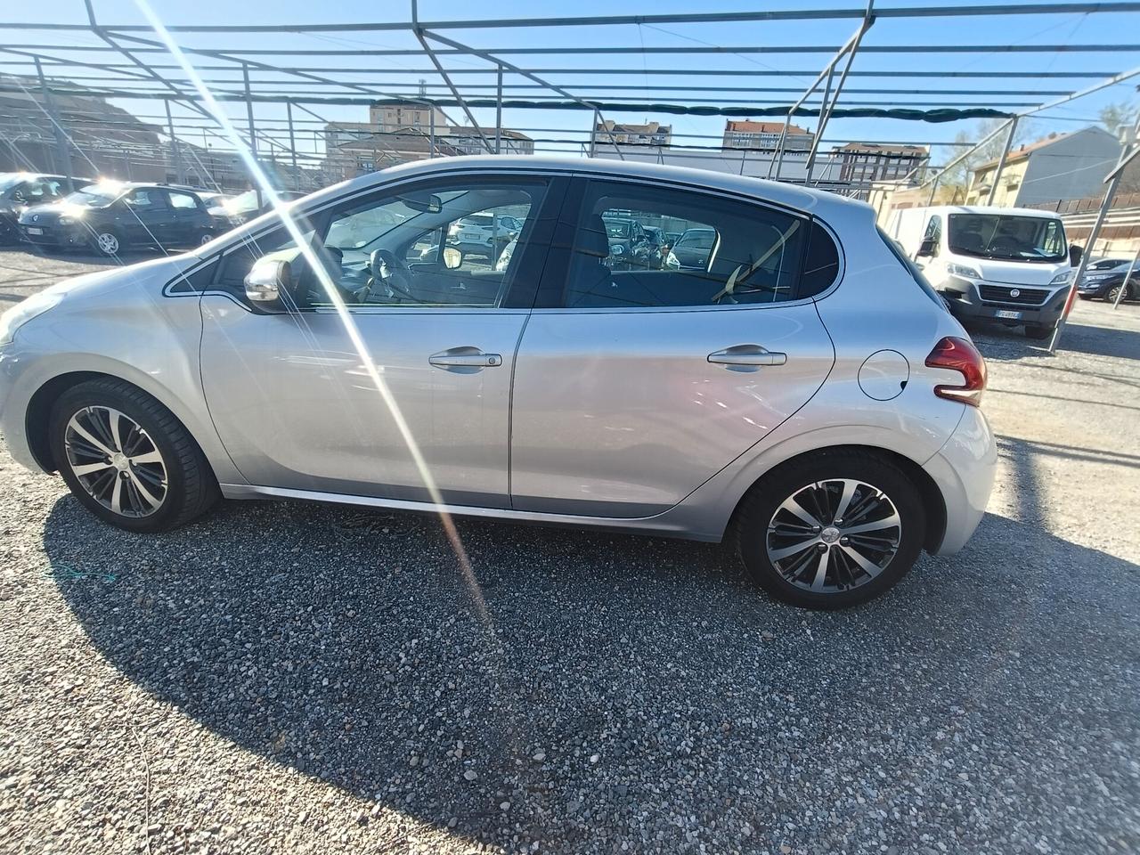 Peugeot 208 PureTech 82 5 porte Allure