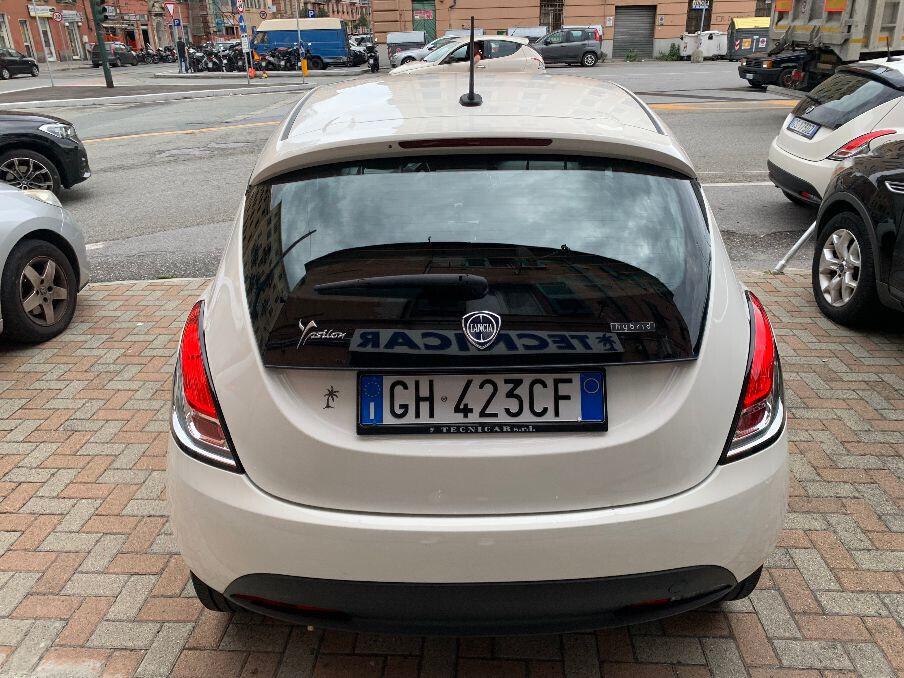 Lancia Ypsilon 1.0 FireFly 5 porte S&S Hybrid Silver Plus