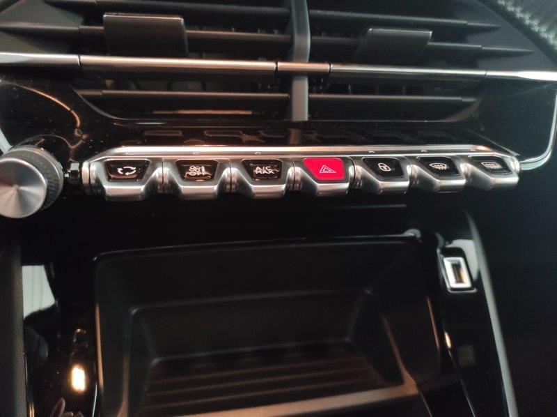 PEUGEOT 2008 2ª serie - 2008 PureTech 130 S&S EAT8 Active Pack