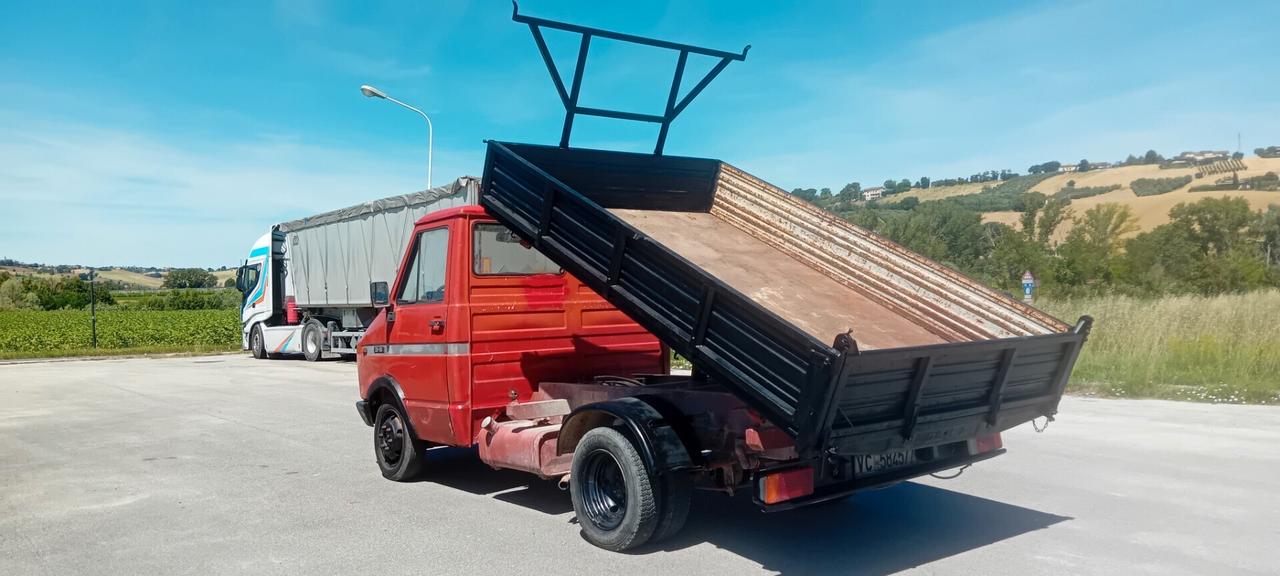 Iveco daily 35.8 ribaltabile trilaterale