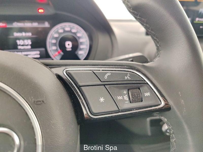 Audi Q2 1.5 35 TFSI IDENTITY BLACK