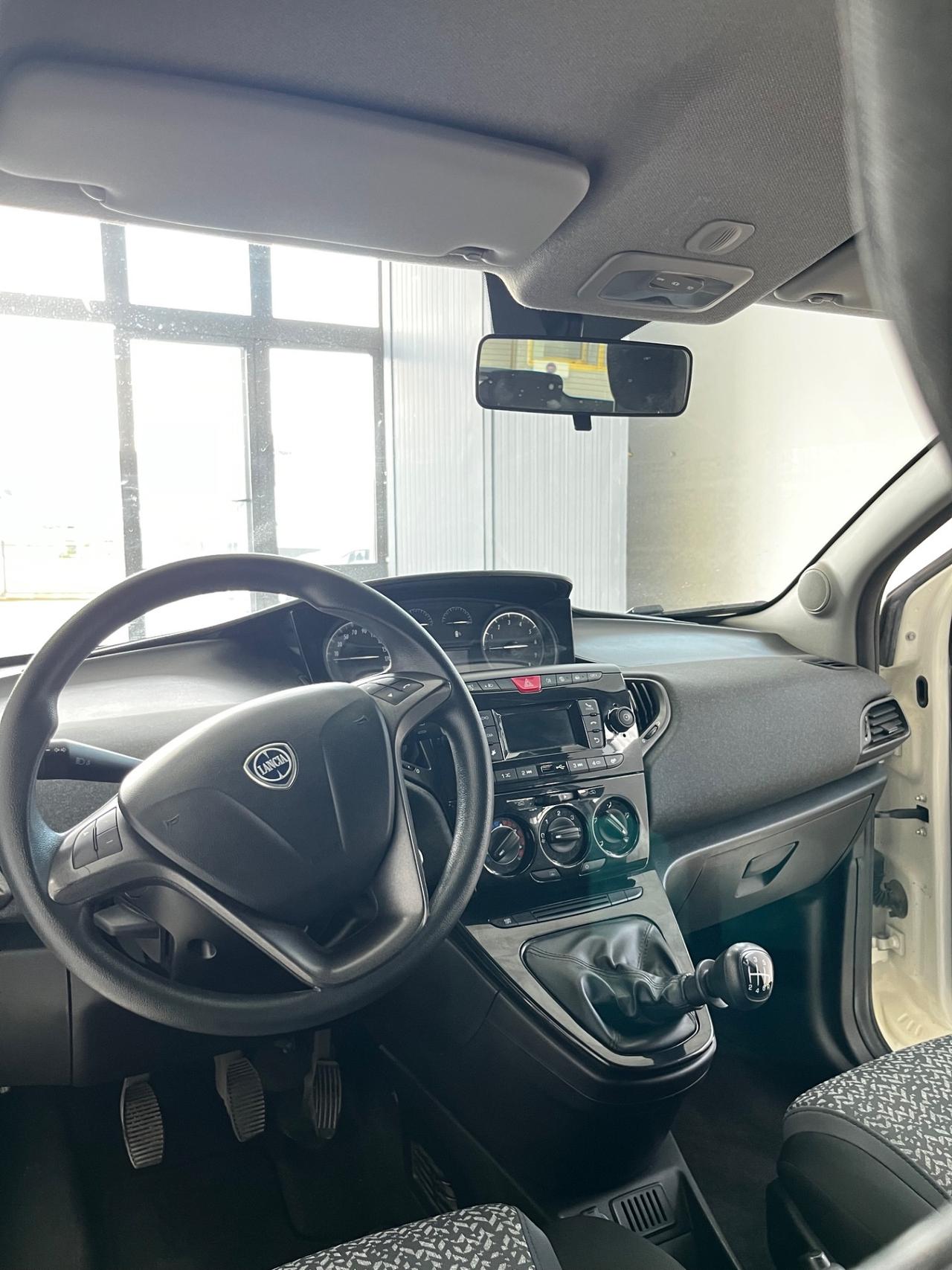 LANCIA YPSILON 1.0 FireFly 5 porte S&S Hybrid Ecochic Silver
