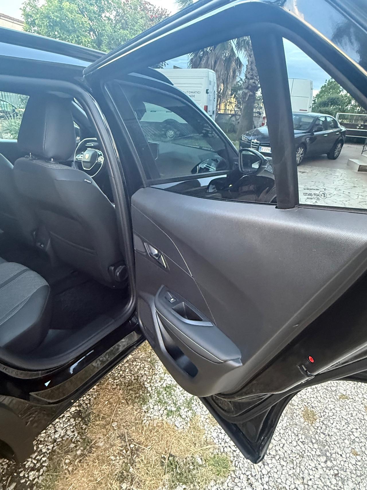 Peugeot 2008 BlueHDi 130 S&S EAT8 Allure
