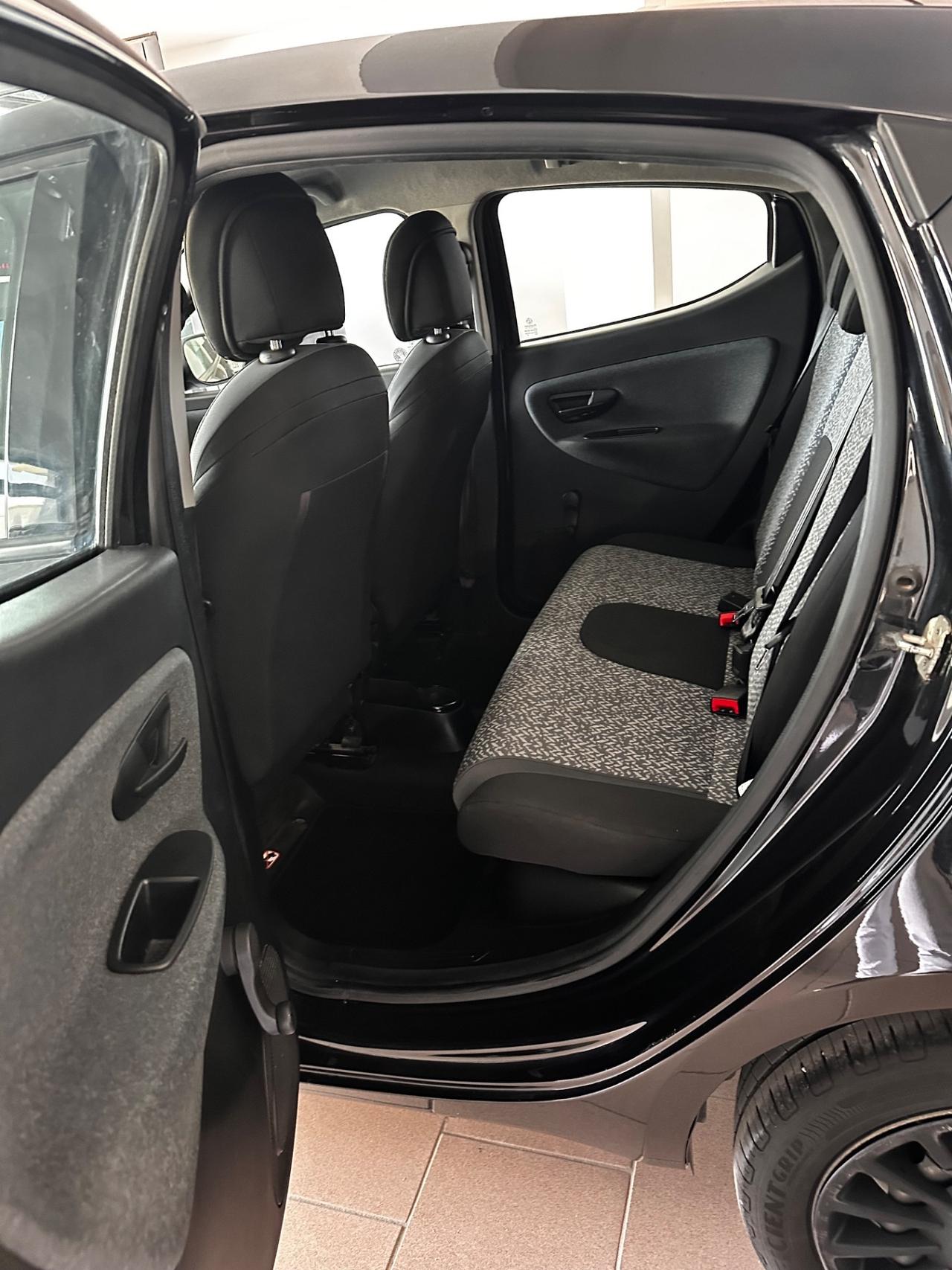 Lancia Ypsilon 1.0 FireFly 5 porte S&S Hybrid Silver