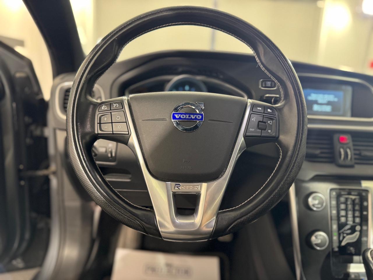 Volvo V40 D2 Geartronic R-design TAGLIANDI VOLVO CASAMADRE