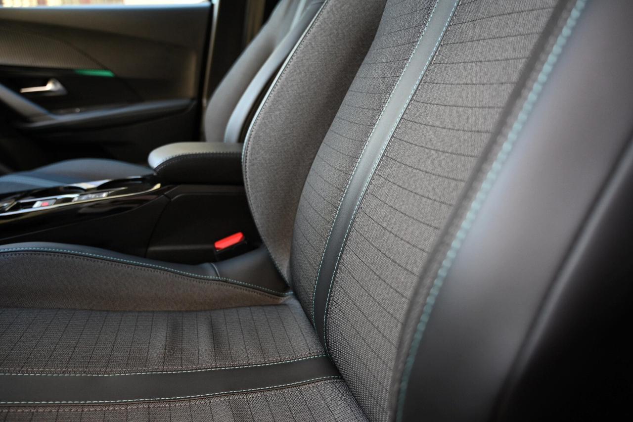 Peugeot 2008 BlueHDi 130 S&S EAT8 Allure