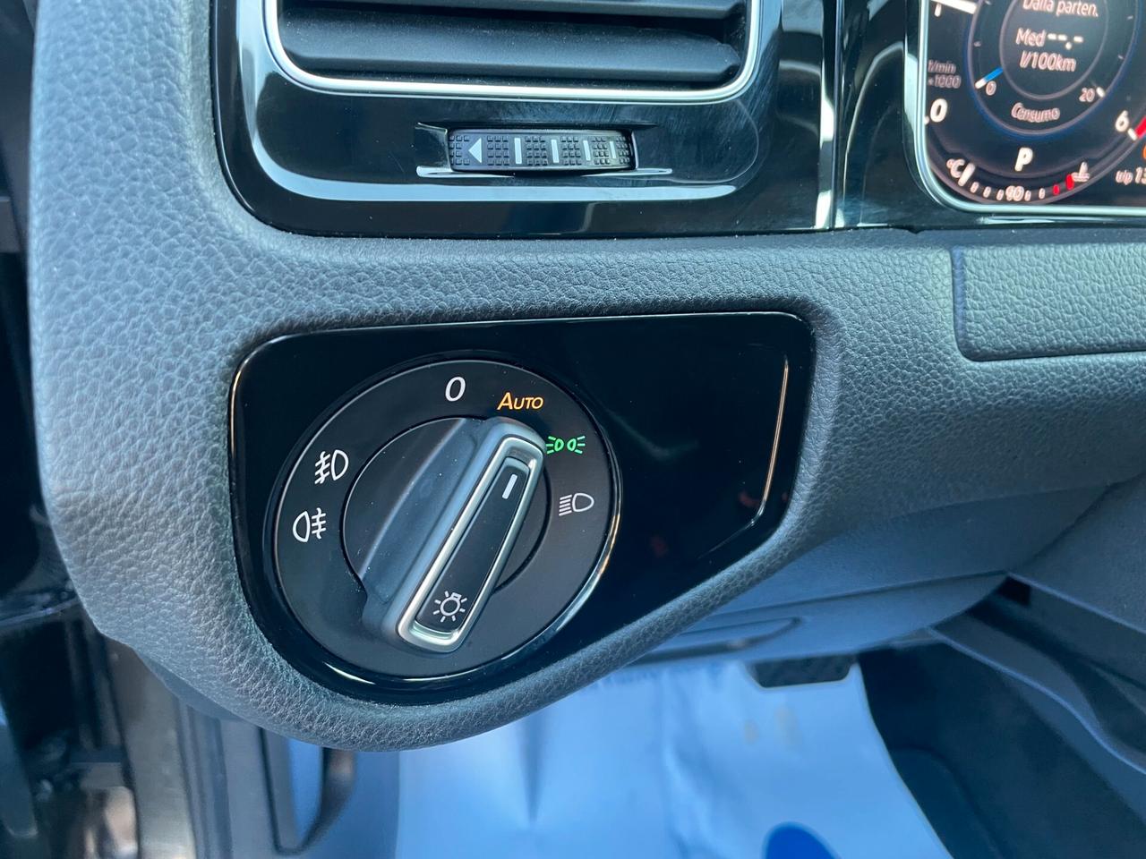 Volkswagen Golf 2.0 TDI DSG 5p. Executive BMT IVA ESPOSTA