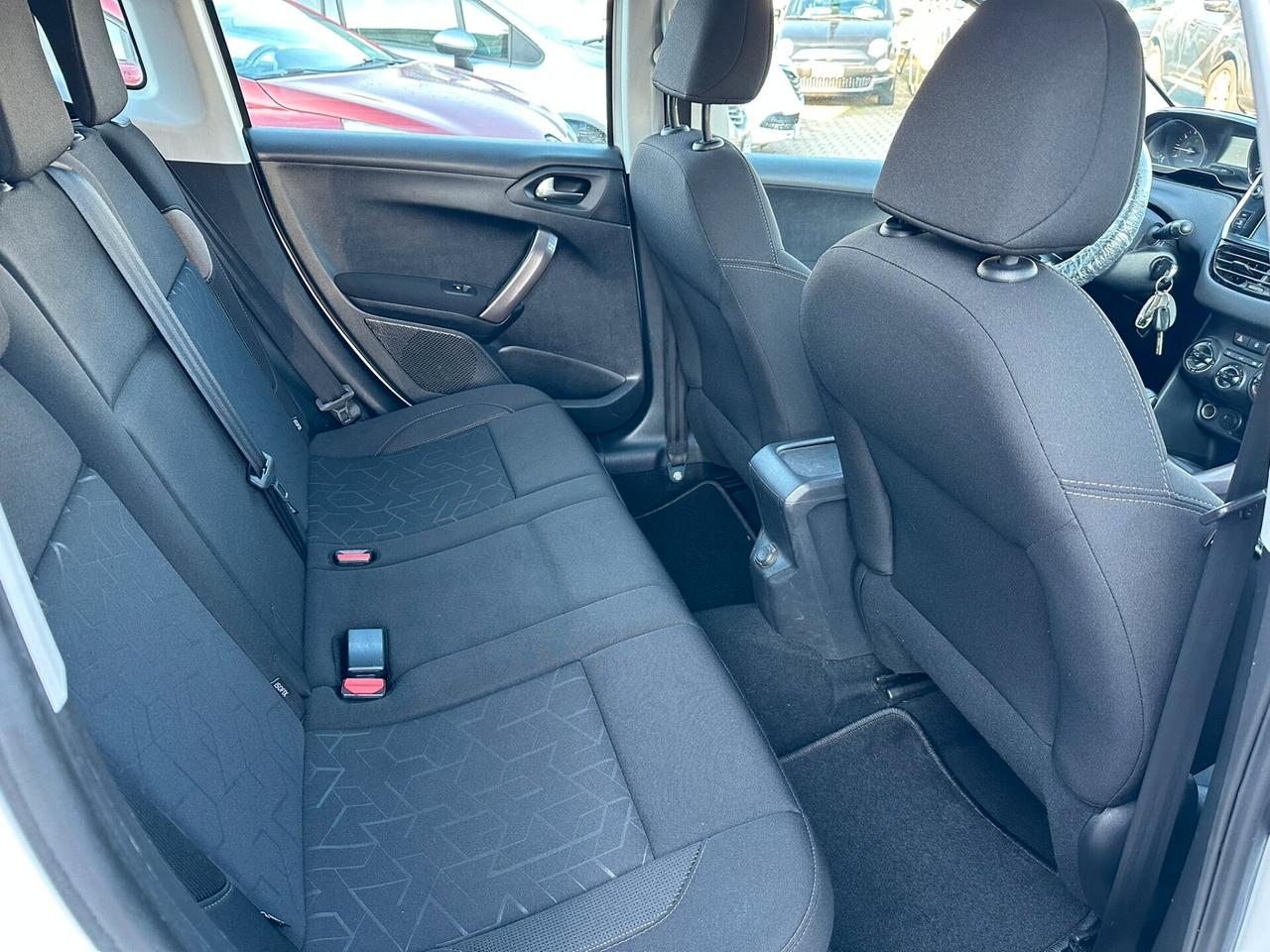 Peugeot 2008 PureTech 82 Allure PROMO FIN. 5300€