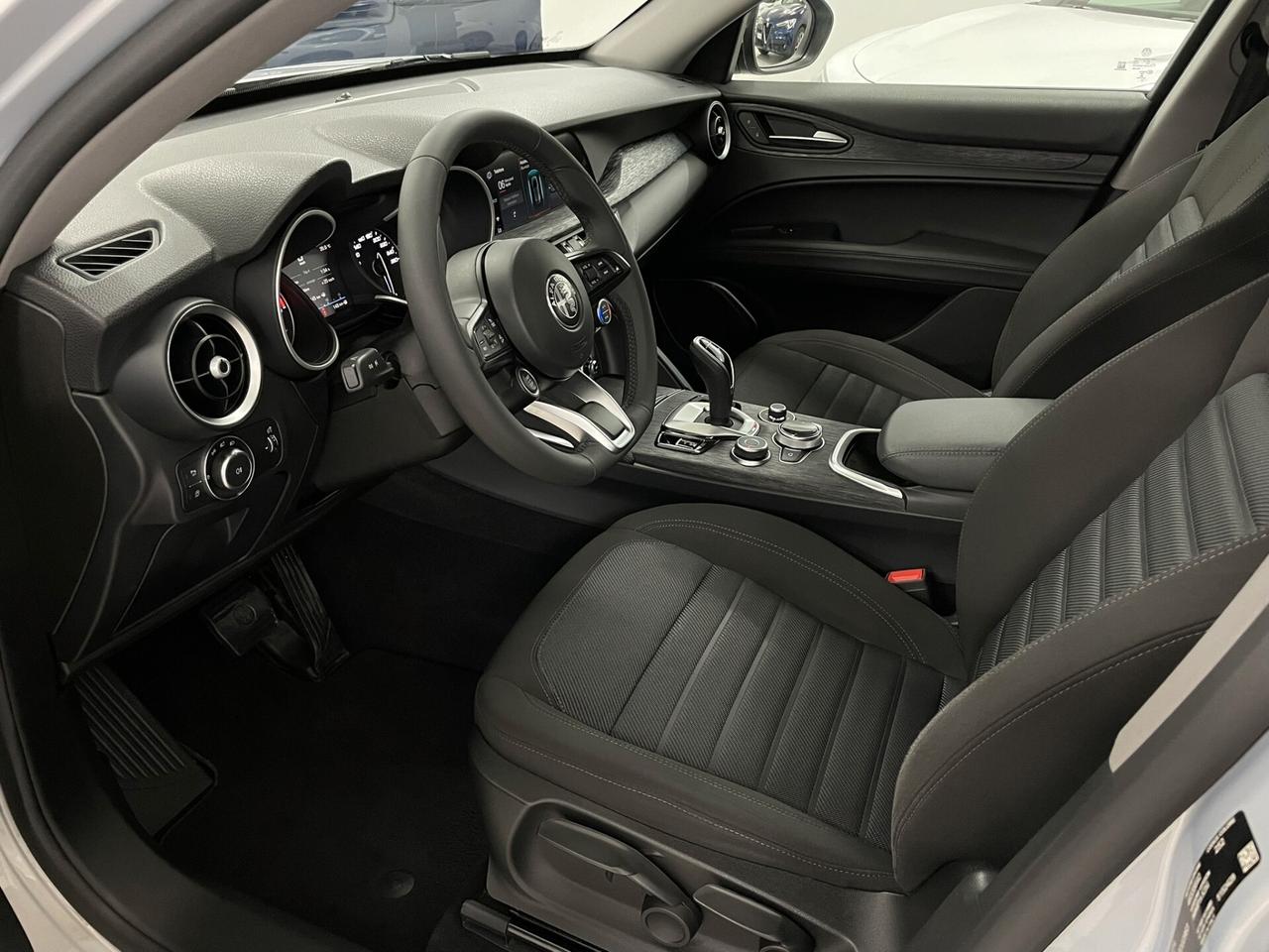 Alfa Romeo Stelvio 2.2 TD 160 CV SPORT-TECH CERCHI 19" VETRI SCURI