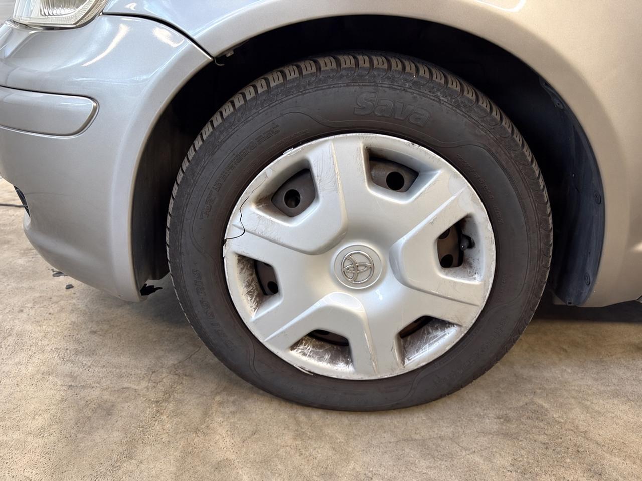 Toyota Yaris 1.0i 16V cat 3 porte Sol