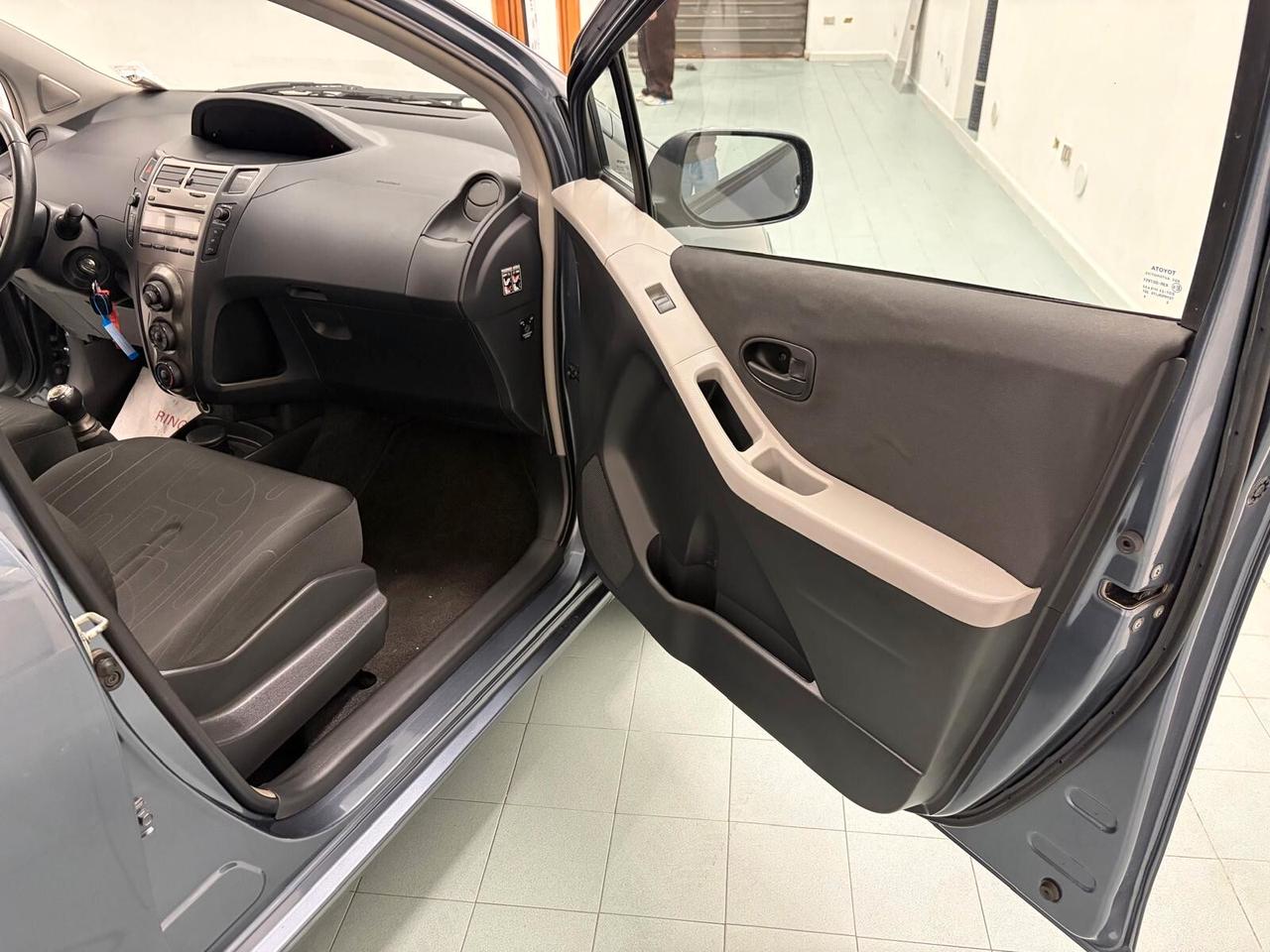 Toyota Yaris 1.0 TUTTO INCLUSO CHIAVI IN MANO LEGGI